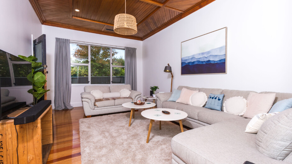 Lounge with Smart TV &amp; Netflix
