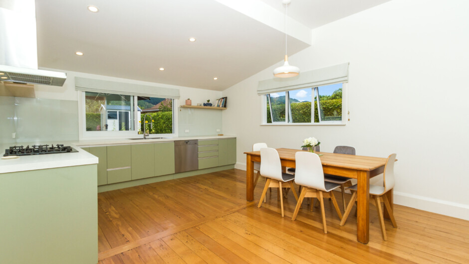Sunny, large &amp; modern kitchen