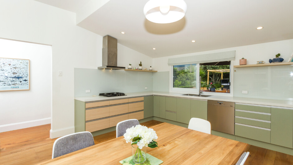 Kitchen &amp; dining area