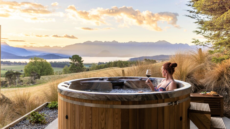 Cabot Lodge spa pool overlooking Lake Manapouri and the Cathedral Peak Mountains.