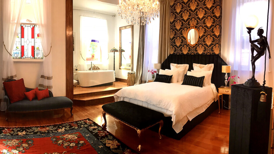 The Helena suite a 100 sq Luxury Studio Apartment