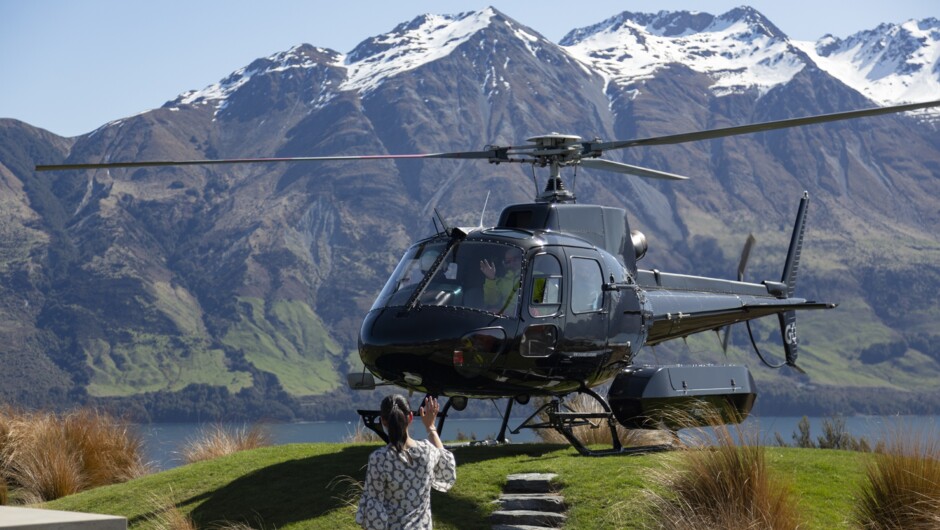 With it's own private helipad, Lodge Lorien is the perfect launching pad for your heli-adventures of this stunning region.
