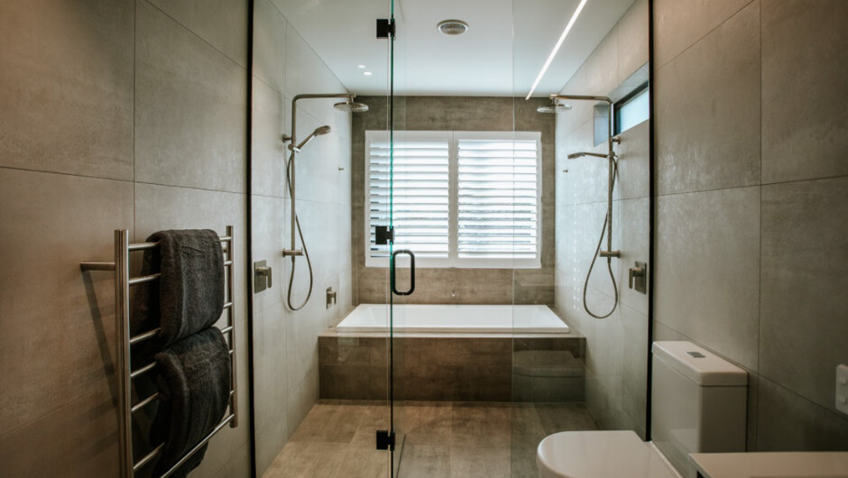 Spacious mater bedroom ensuite.