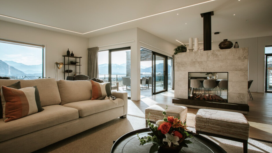 Spacious open planned dining &amp; lounge area.