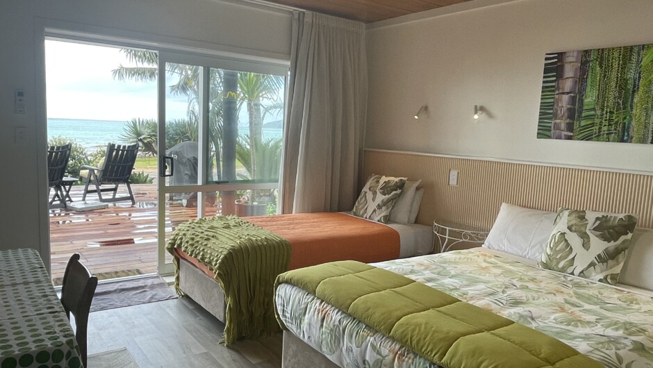 Scallop Studio Apartment at Driftwood Beachfront Accommodation with queen bed and a single.