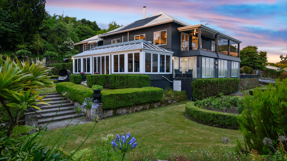 黑天鹅湖畔精品酒店