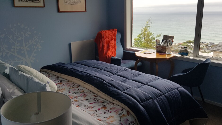 Super King bed in the Seaview Room at Rosemount BnB by the Sea, Dunedin