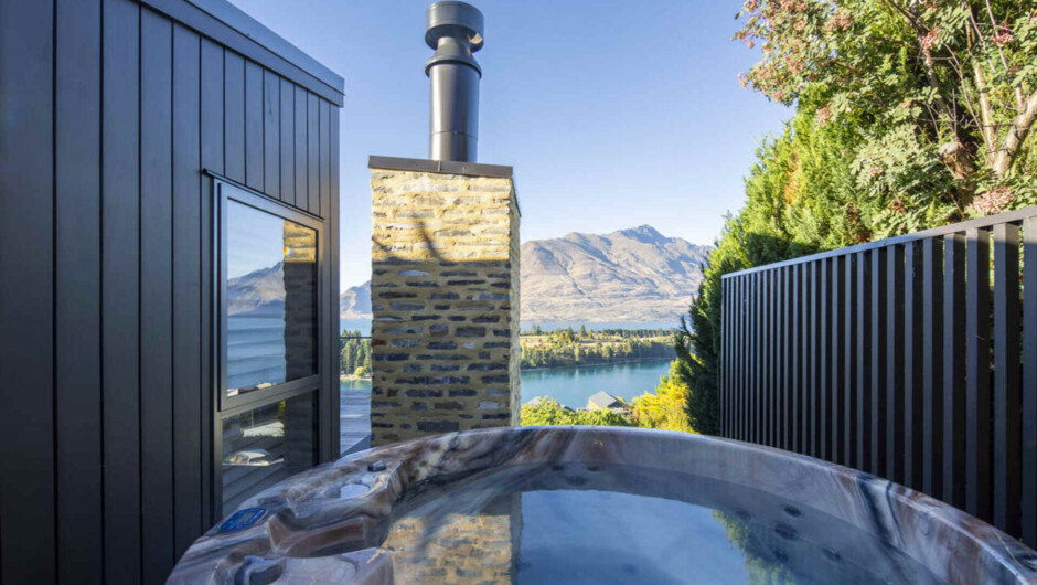 Fernlea private outdoor spa pool