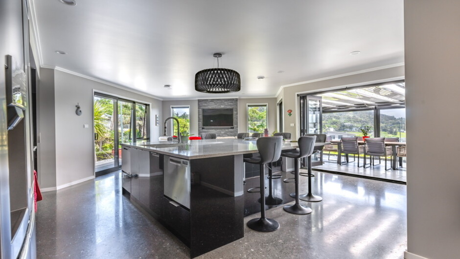 Indoor/outdoor space