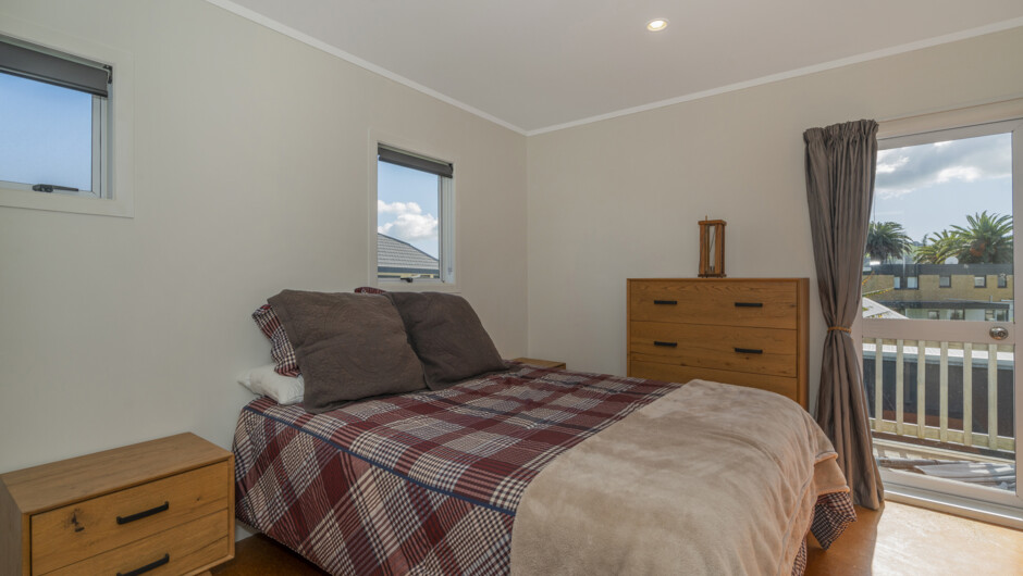 Apartment - Across the Road to the Beach