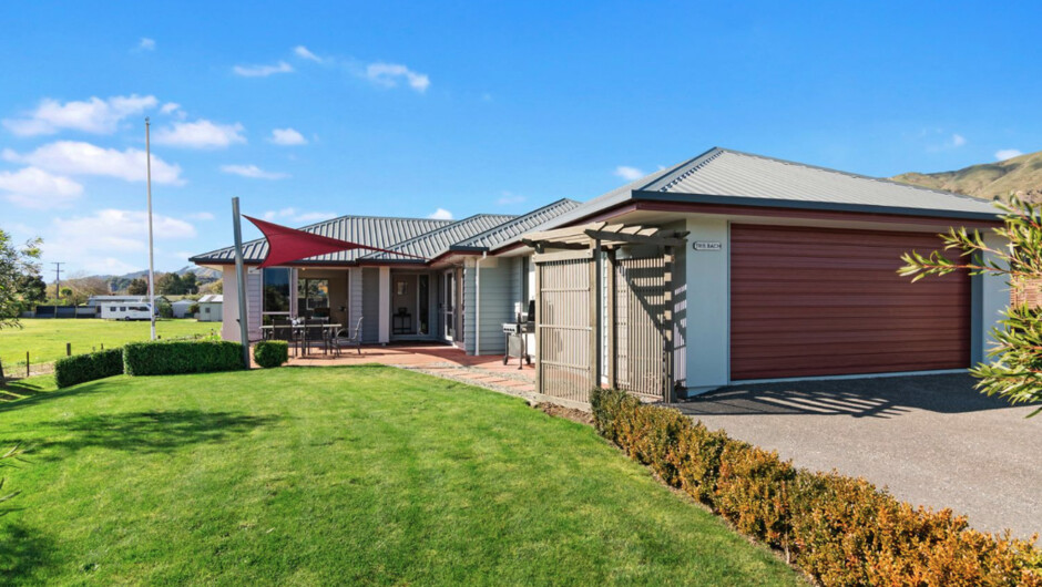 Paradise in Pohara - Pohara Beach Holiday Home