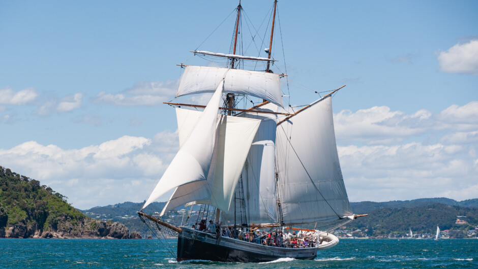 Flying through the Bay with the wind in her sails