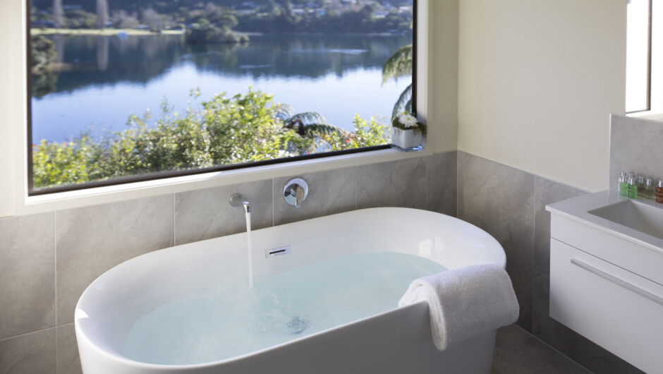 Executive Suite Bathroom