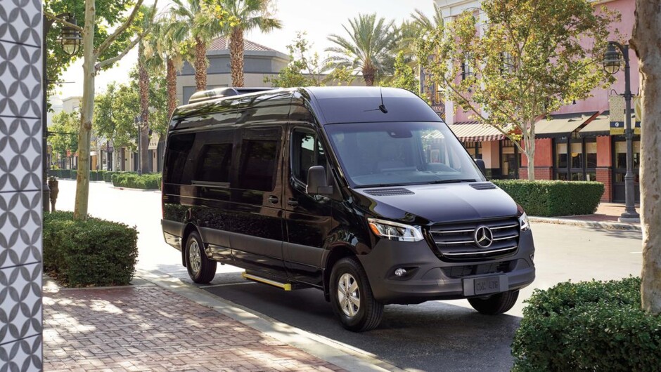 Group travellers - up to 15 passengers and 16 large pieces of luggage