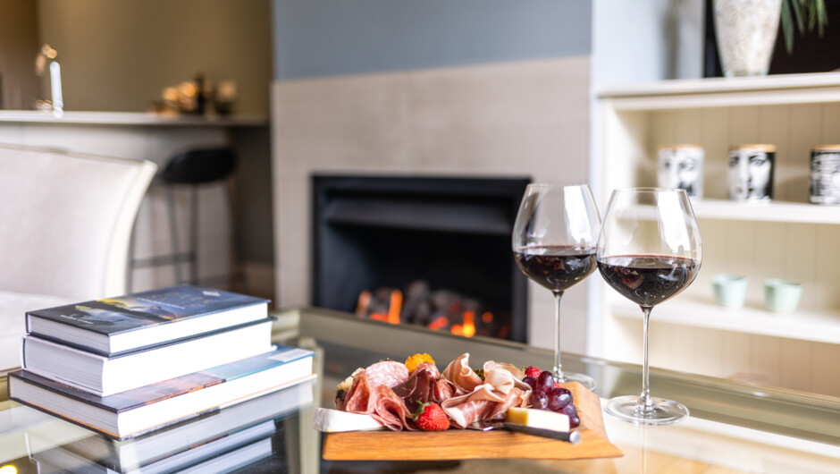 Secluded Cottage -  sleeps 2, One Bedroom, spa bath, kitchenette, Nespresso coffee machine, private deck, gas fireplace, outdoor hot tub.