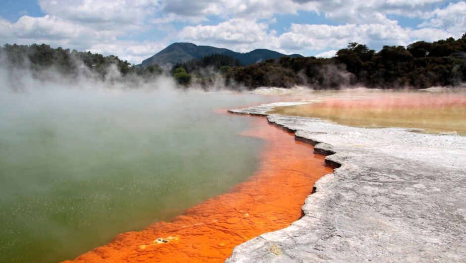 Geothermal Wonders at Wai-O-Tapu: Insta-Trail beauty in New Zealand