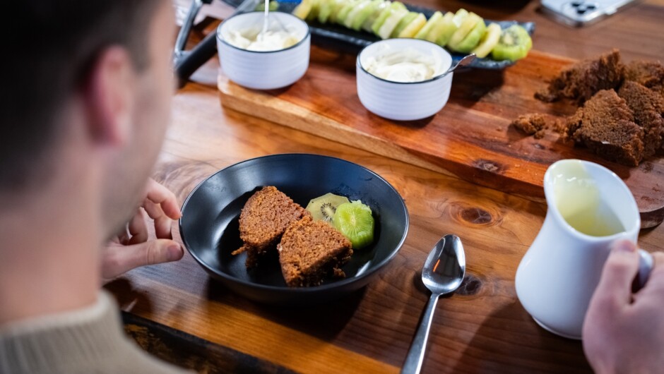 Delicious Maori steam pudding and kiwi fruit