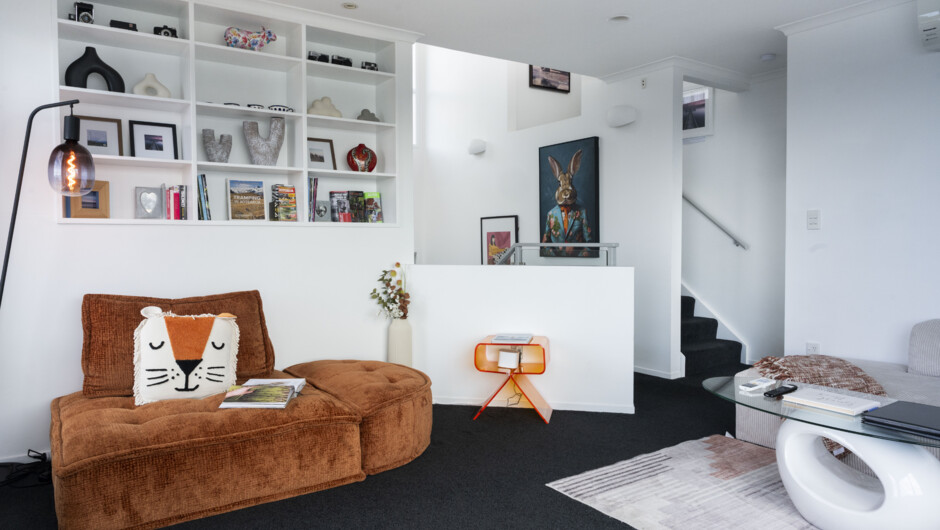 在这里，远离喧嚣，感受罗托鲁瓦湖的静谧，将心灵沉浸于大自然的怀抱，享受内心的宁静与平衡。