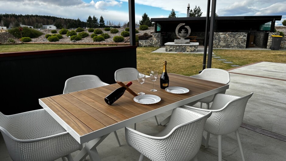 Outdoor dinning area