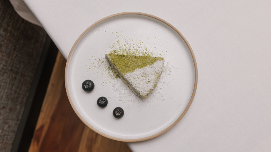 Vegan matcha cheese cake