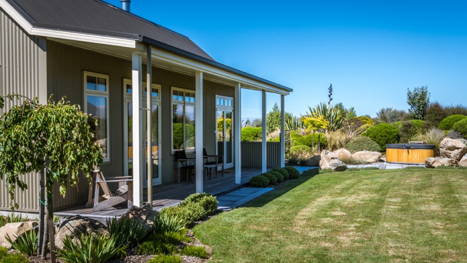 Kahu Cottage with private hot tub