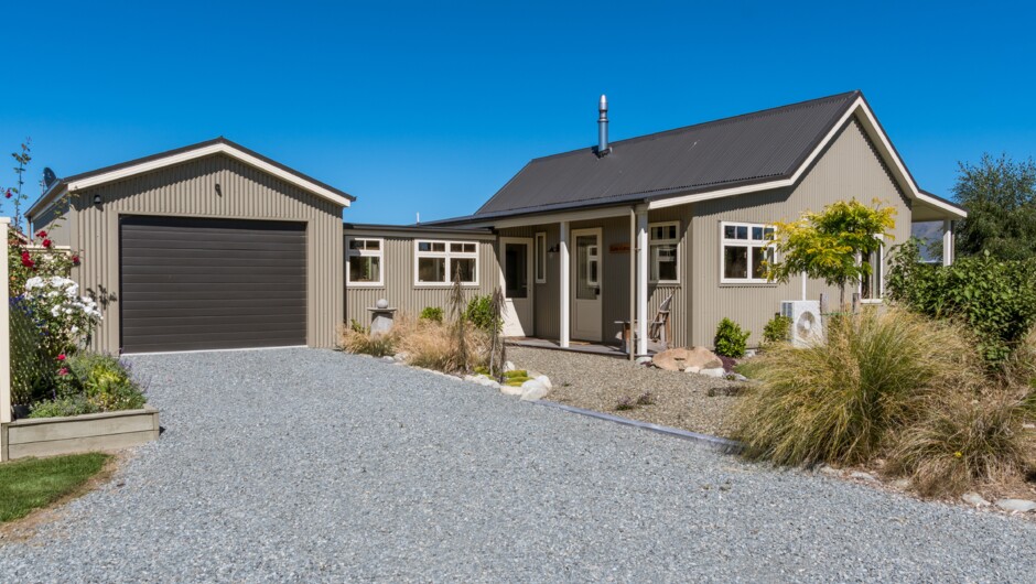 Kahu Cottage (garage is not available)