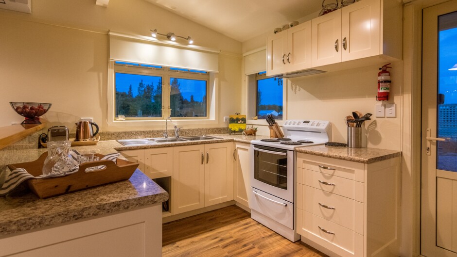 Kahu Cottage- full size fully equipped kitchen