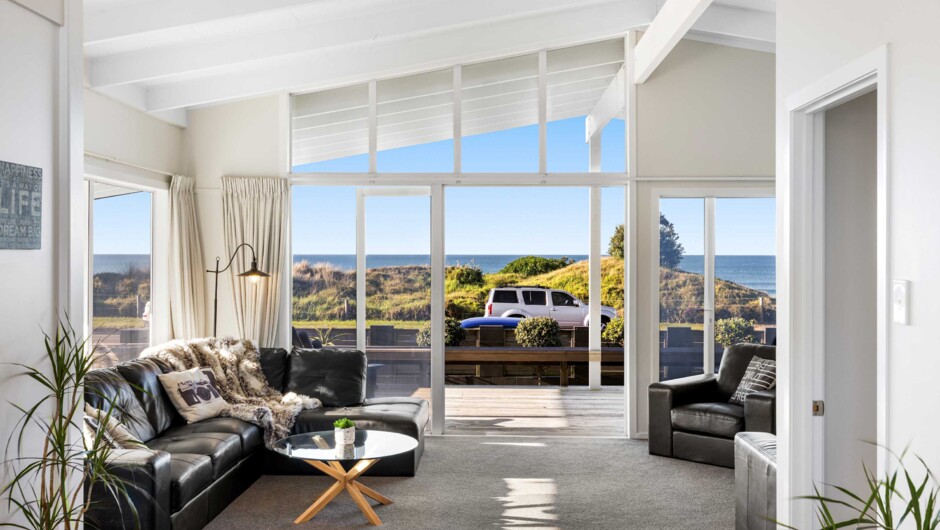 Lounge - ocean views