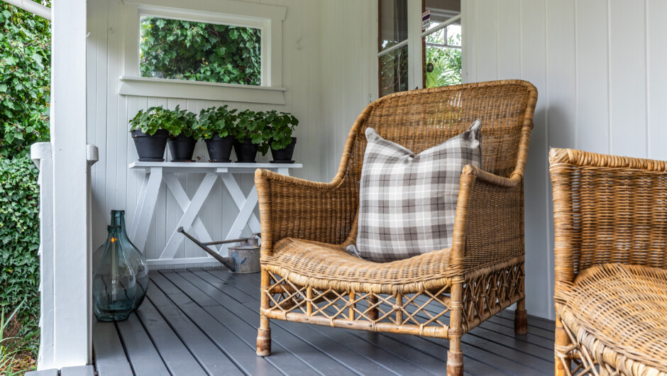 Caddis Lodge - Front Veranda