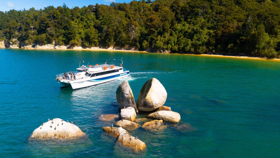 Abel Tasman Sea Shuttle at Split Apple Rock in Abel Tasman National Park