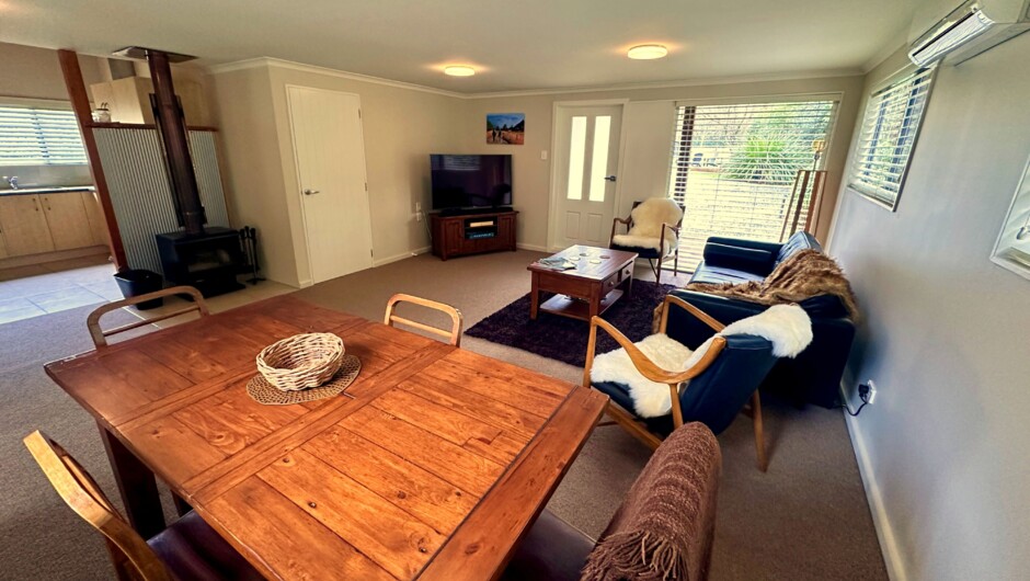 Open plan lounge &amp; dinning