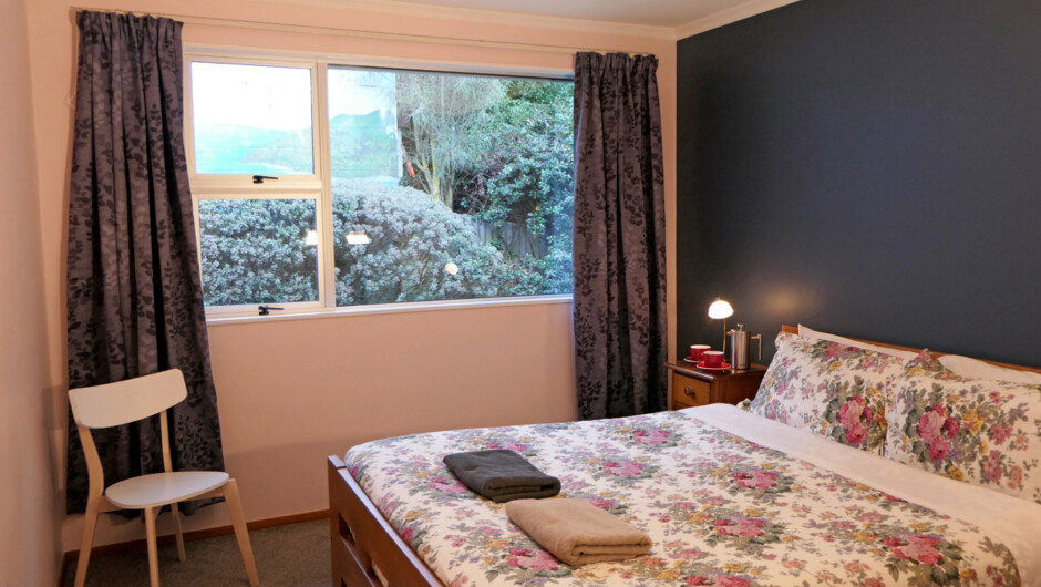 2 Bedroom Apartment, Queen Bedroom