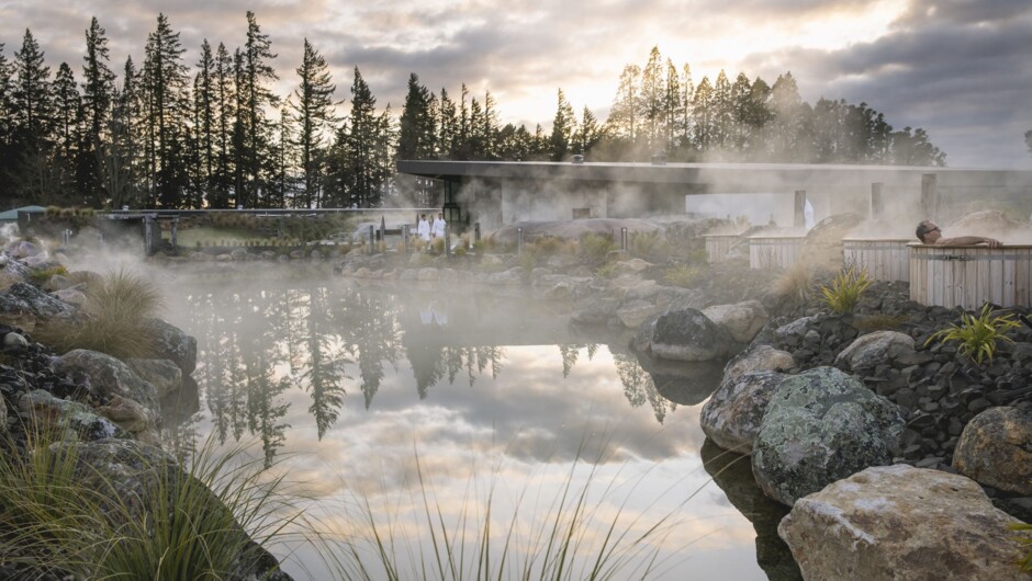 Discover the charm of Methven, Canterbury - your gateway to breathtaking alpine adventures! From skiing in winter to hiking in summer, every season brings its own magic.