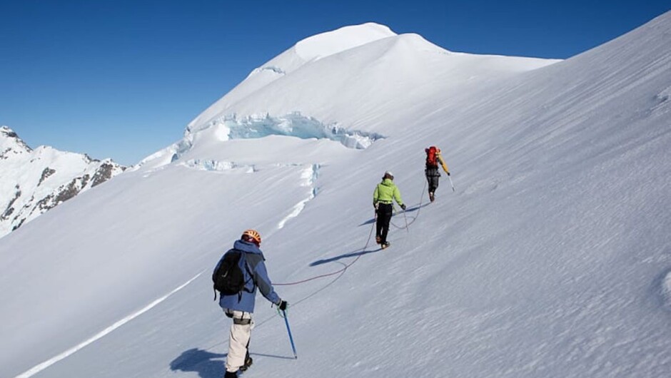 Heading for Aylmer Col, top of Tasman Glacier