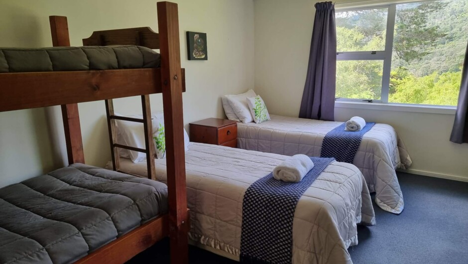 Bunkroom sleeps 6