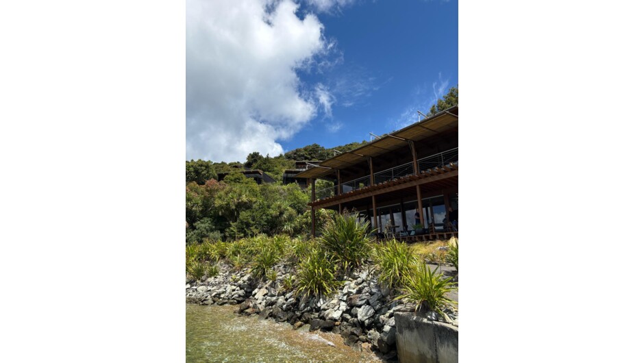 Bay of Many Coves is a luxury five-star resort, set in the heart of Queen Charlotte Sound, Marlborough. Nestled between stunning native bush and our secluded bay, you will enjoy an unforgettable experience on our Bay of Many Coves Heli lunch.