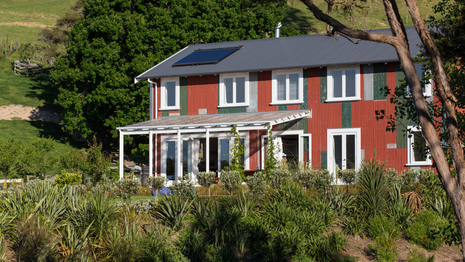 Off The Beaten Track - Idyllic Lodge Retreat