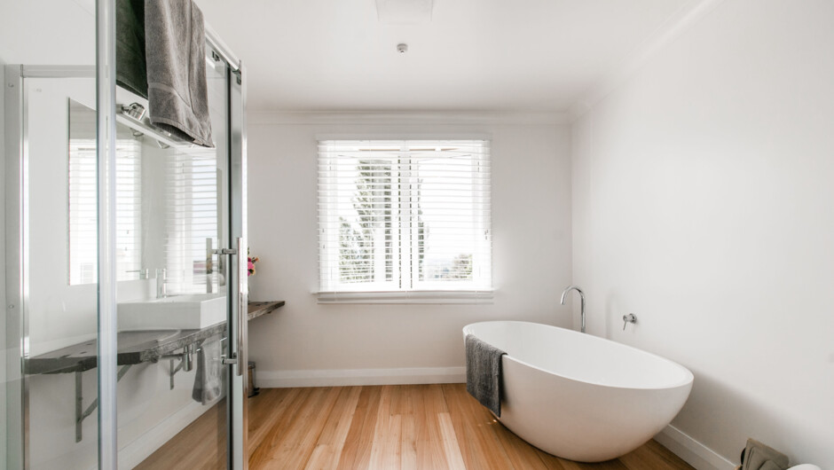 Off The Beaten Track - Idyllic Lodge Retreat