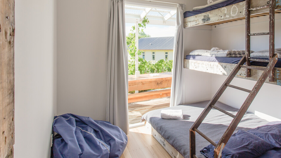 Off The Beaten Track - Idyllic Lodge Retreat