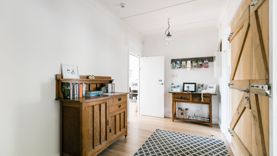 Off The Beaten Track - Idyllic Lodge Retreat