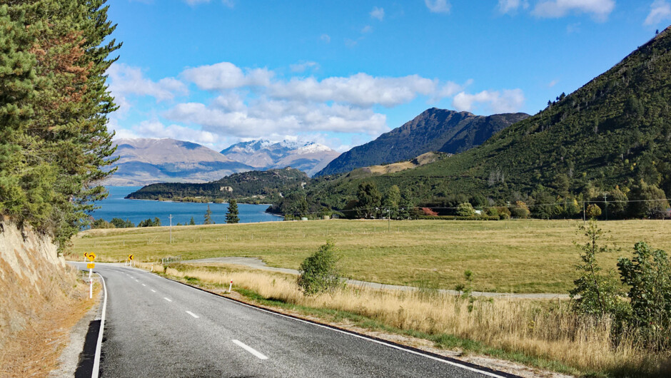 Driving along the shores of Lake Wakatipu to the trail