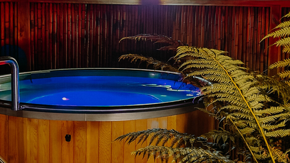 12 degree Celsius cold plunge tubs are available during your sauna