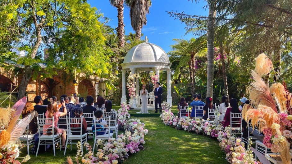 The white pavilion of Settlers Country Manor