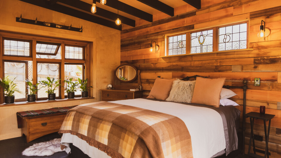 Built from wood hewn from our property. Stylish and warm: electric blankets, mood lighting. Super comfortable king bed.