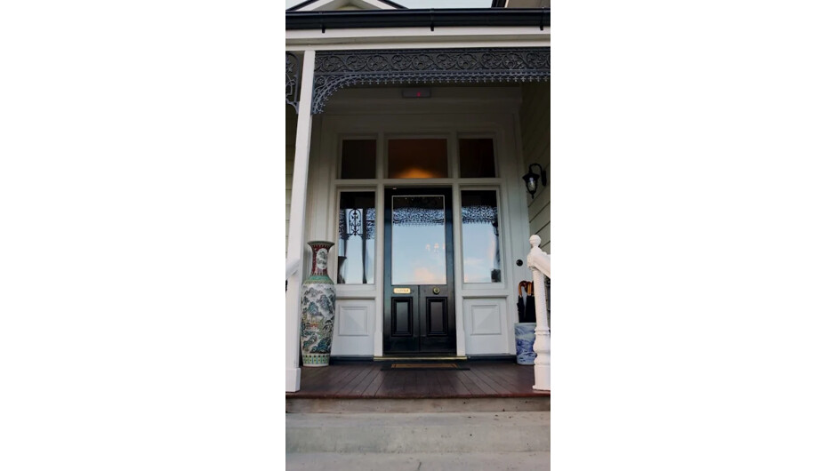 Enjoy the videos and music that you love, upload original content and share it all with friends, family and the world on YouTube.