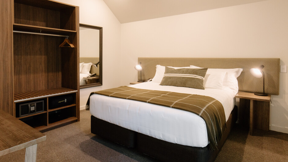 Guest bedroom in one bedroom suite