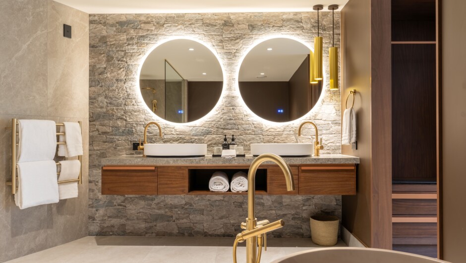 Executive Shotover Suite Bathroom