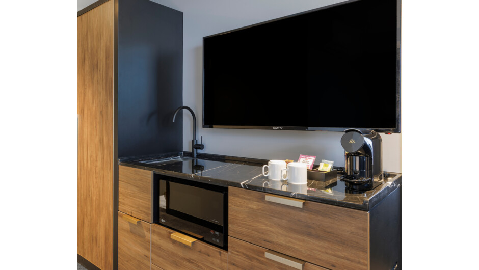 Studio Executive Kitchenette