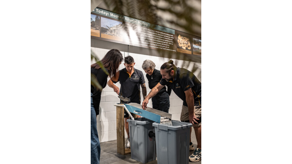 Live demonstration of a sluice box running.