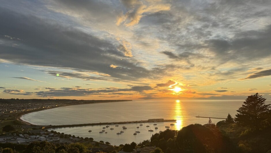 Sunrise view from Tirohanga Nui Lodge, Ōamaru
